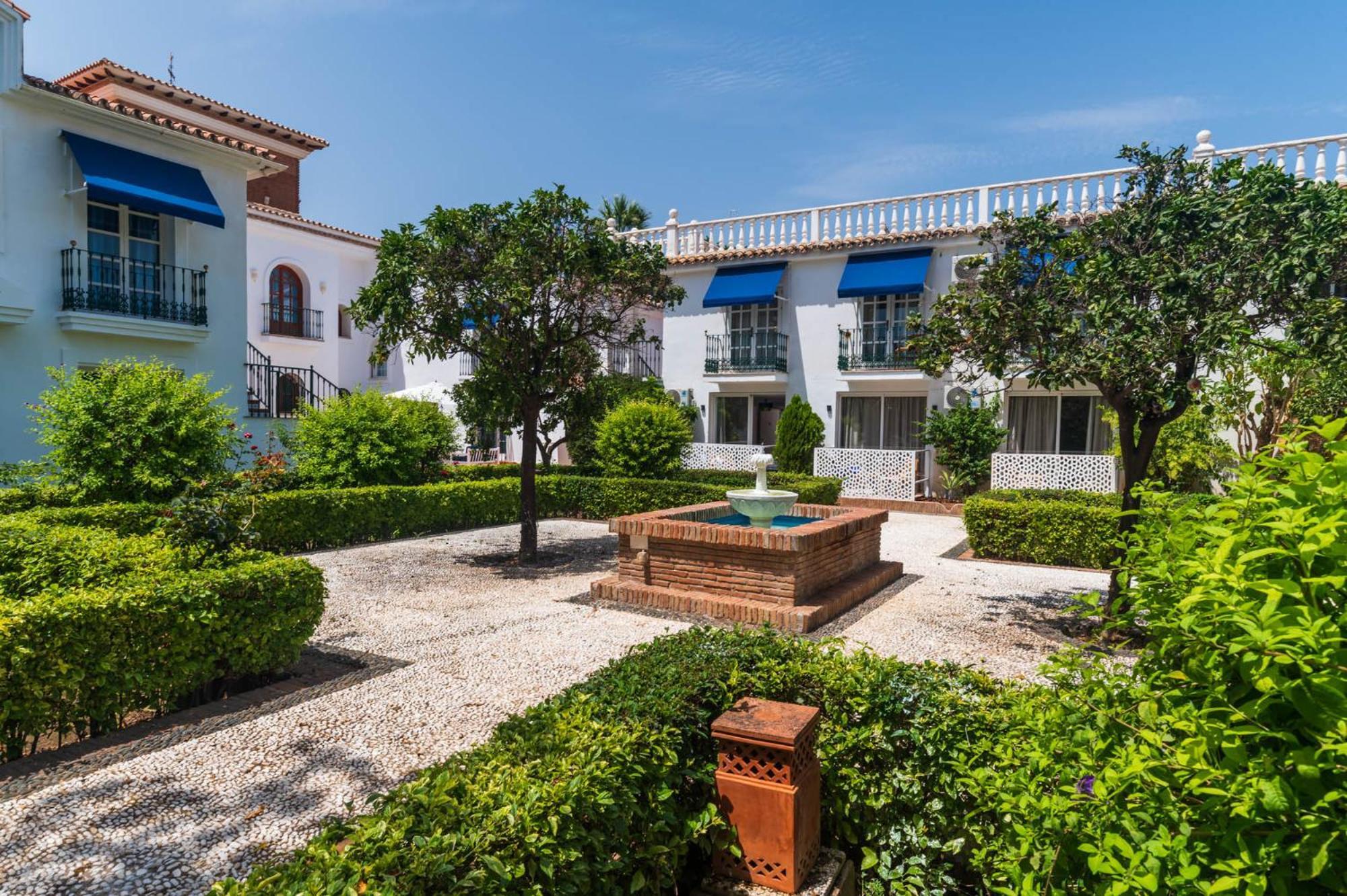 18 Suits Chalet Puerto Banus * Marbella