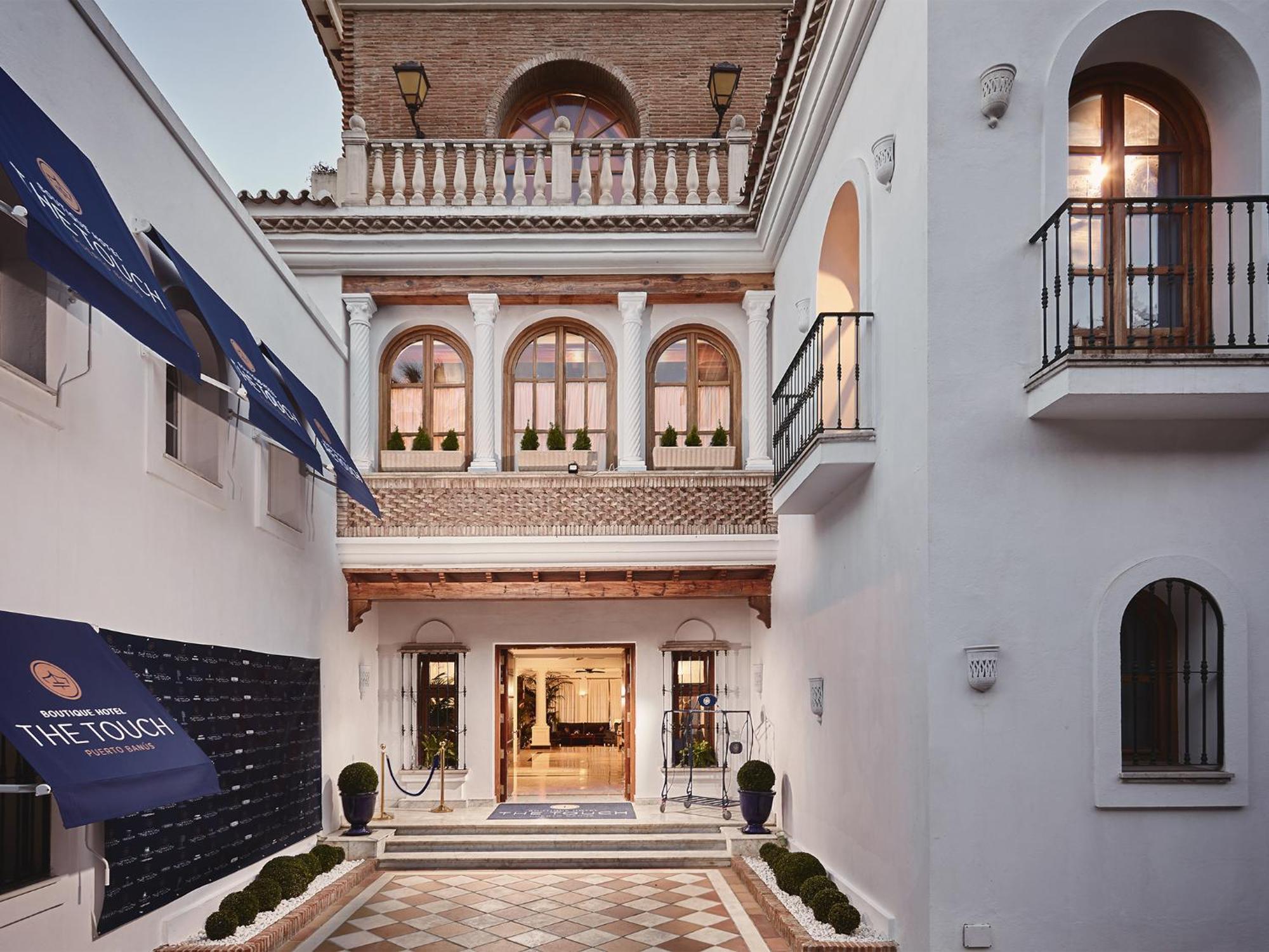 18 Suits Chalet Puerto Banus Marbella