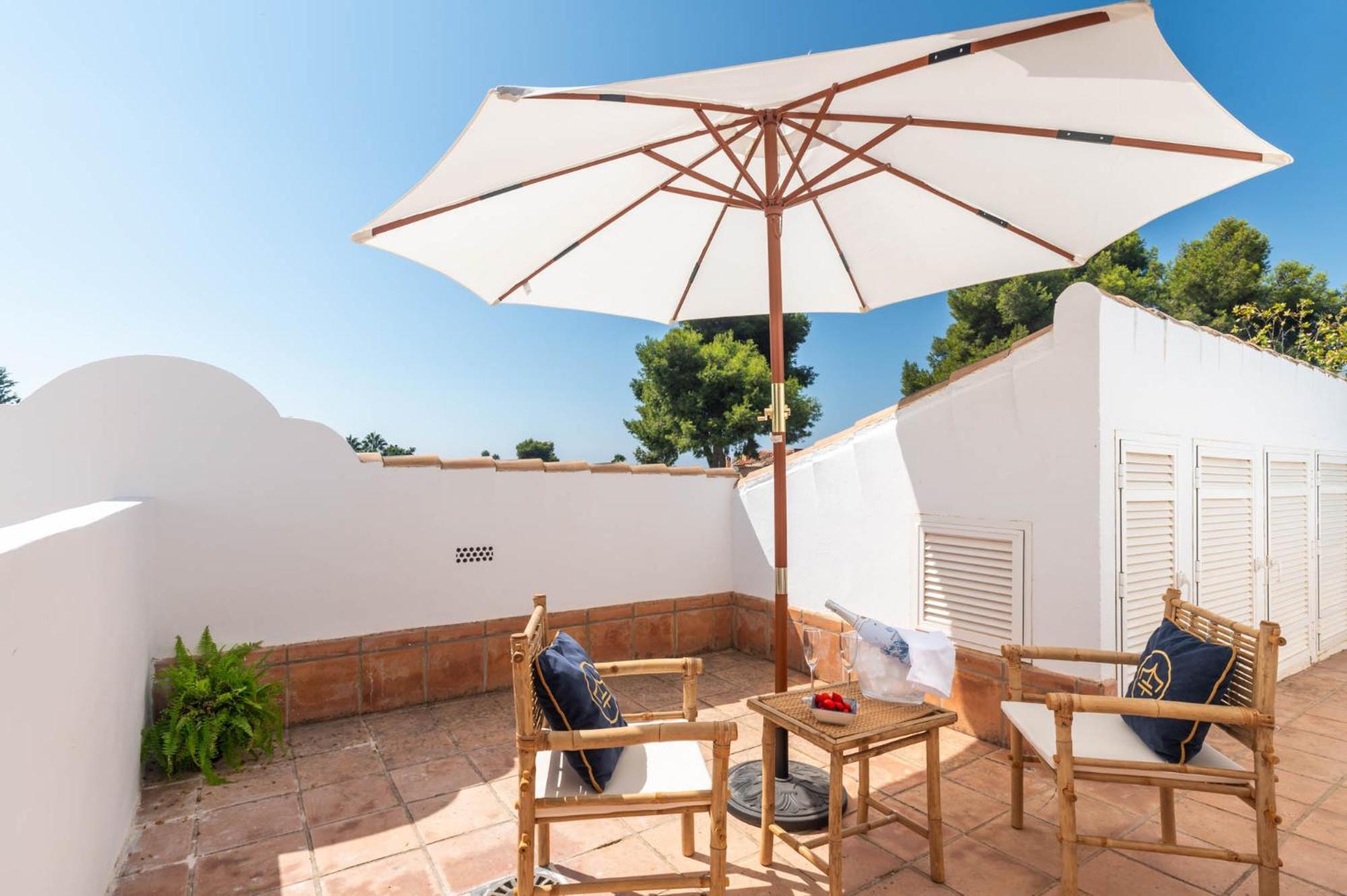 18 Suits Chalet Puerto Banus Marbella