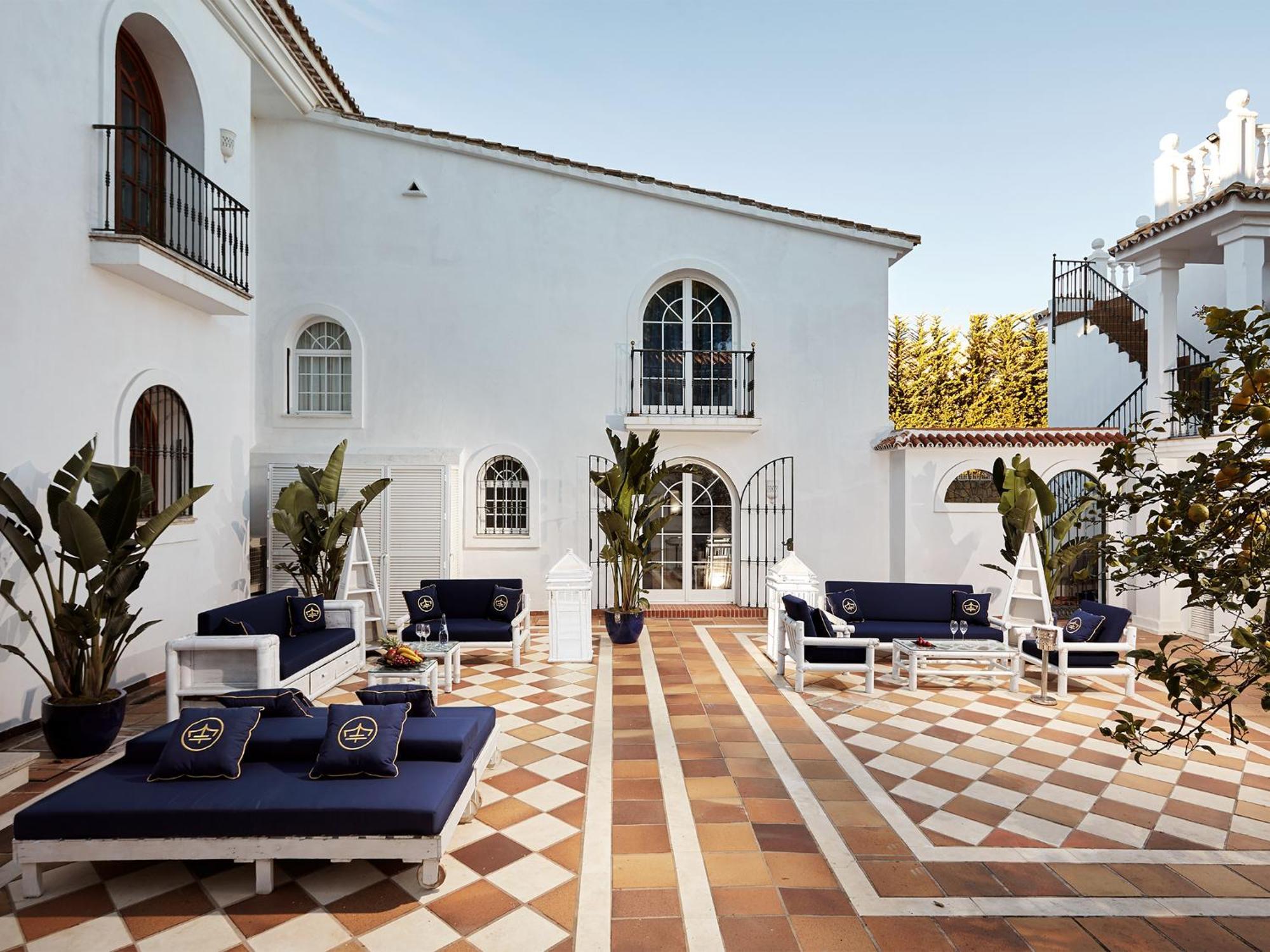 18 Suits Chalet Puerto Banus Holiday home *