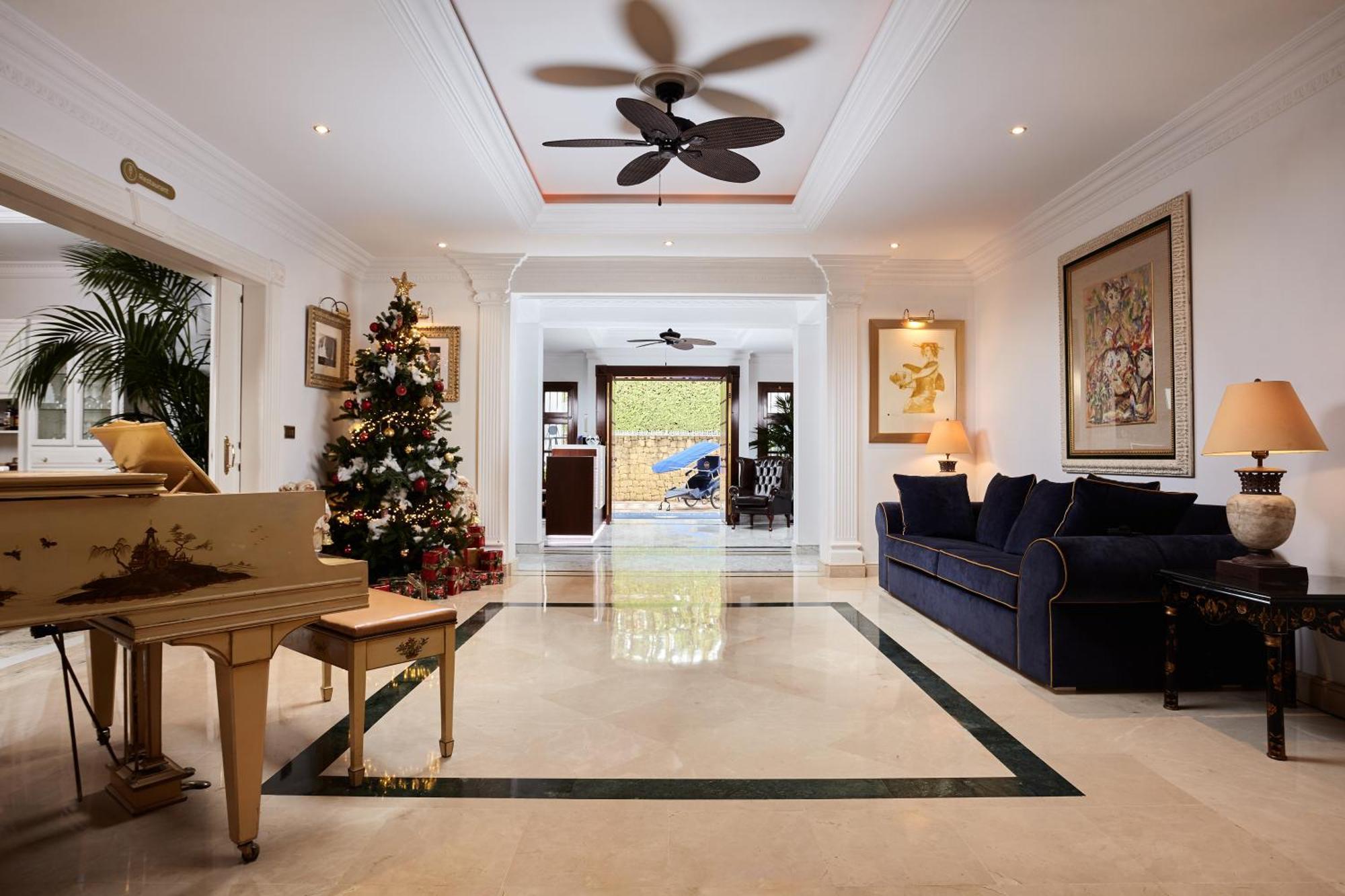 18 Suits Chalet Puerto Banus Marbella
