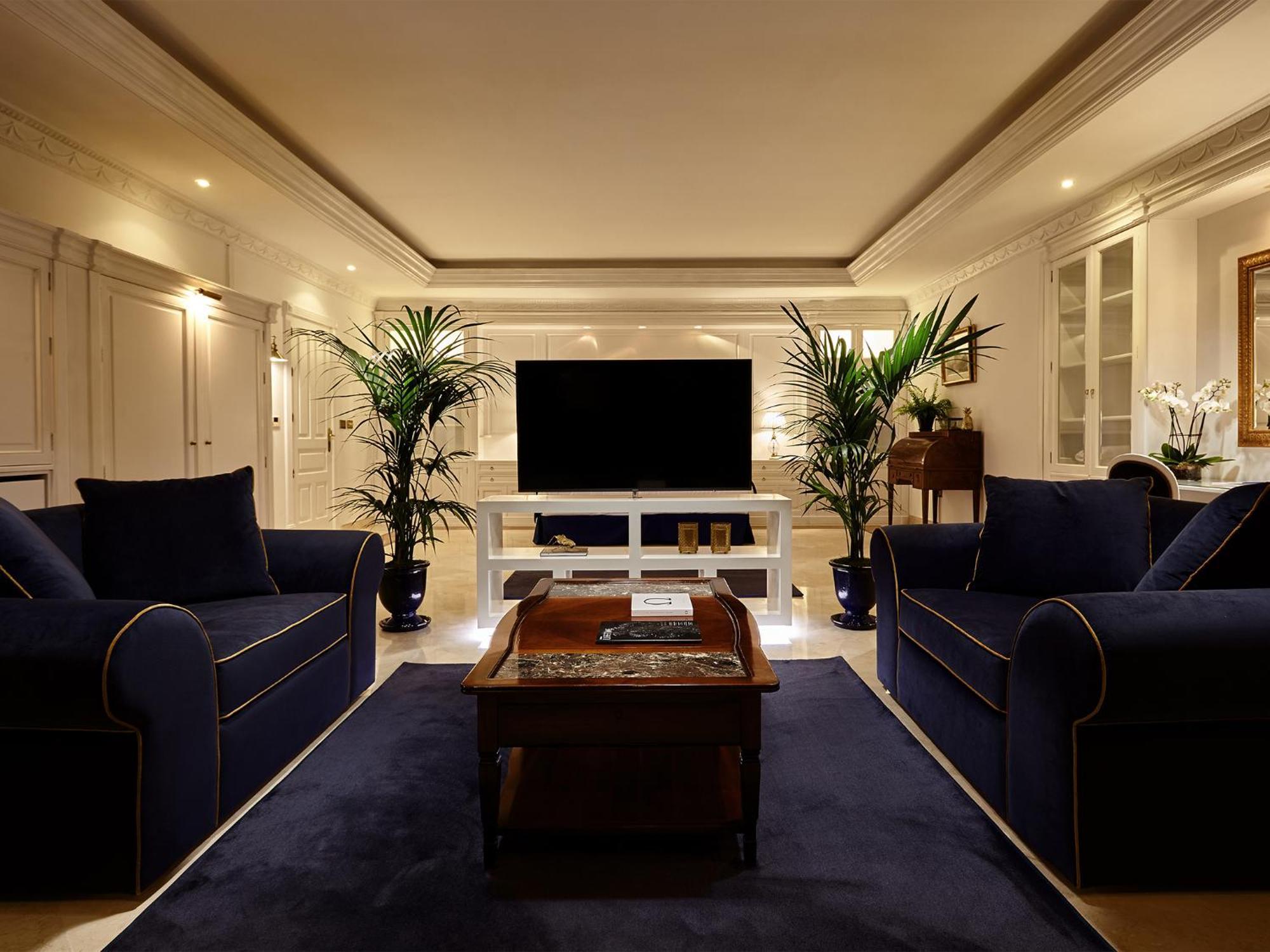 18 Suits Chalet Puerto Banus *