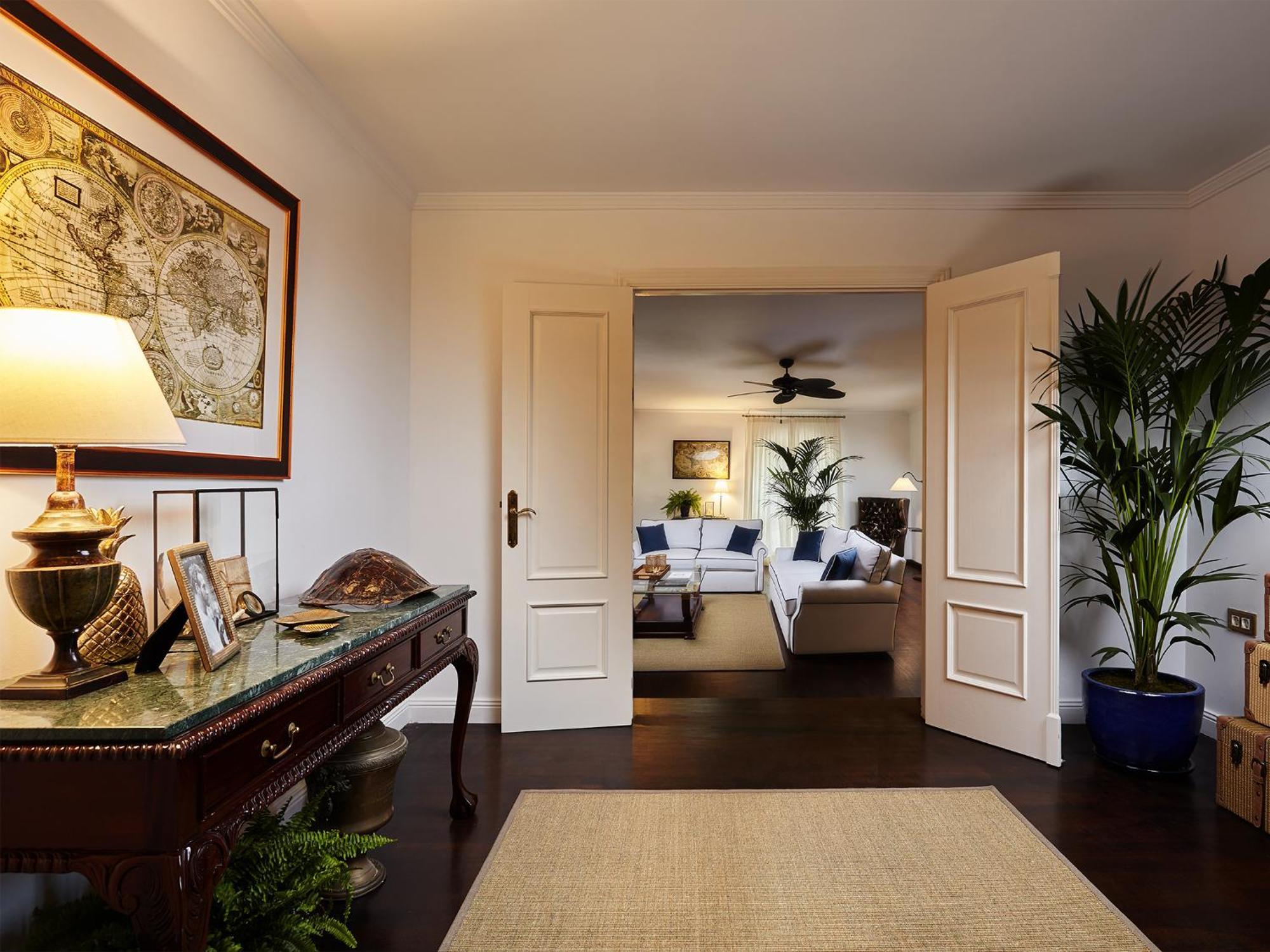 18 Suits Chalet Puerto Banus Marbella
