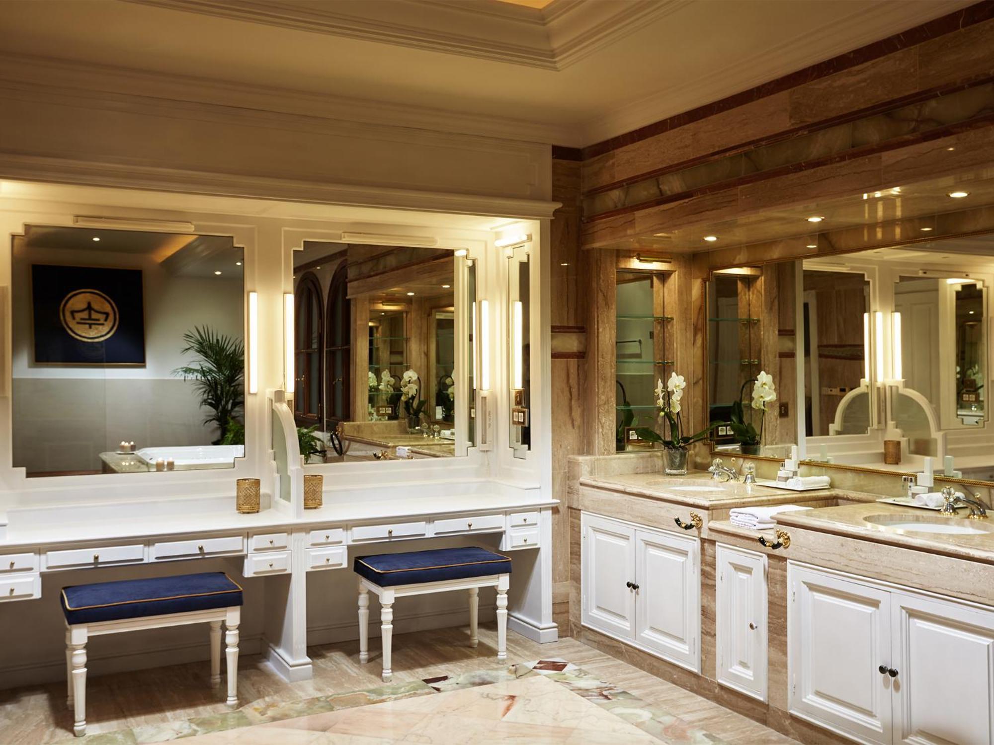 18 Suits Chalet Puerto Banus Holiday home