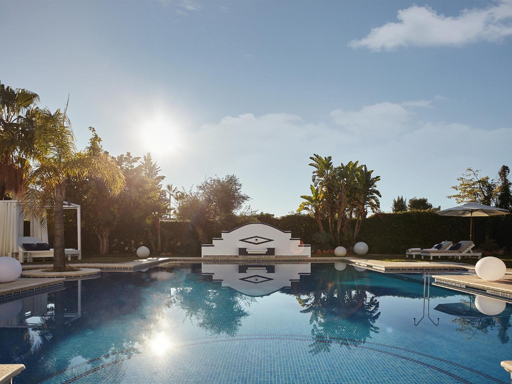 18 Suits Chalet Puerto Banus * Marbella
